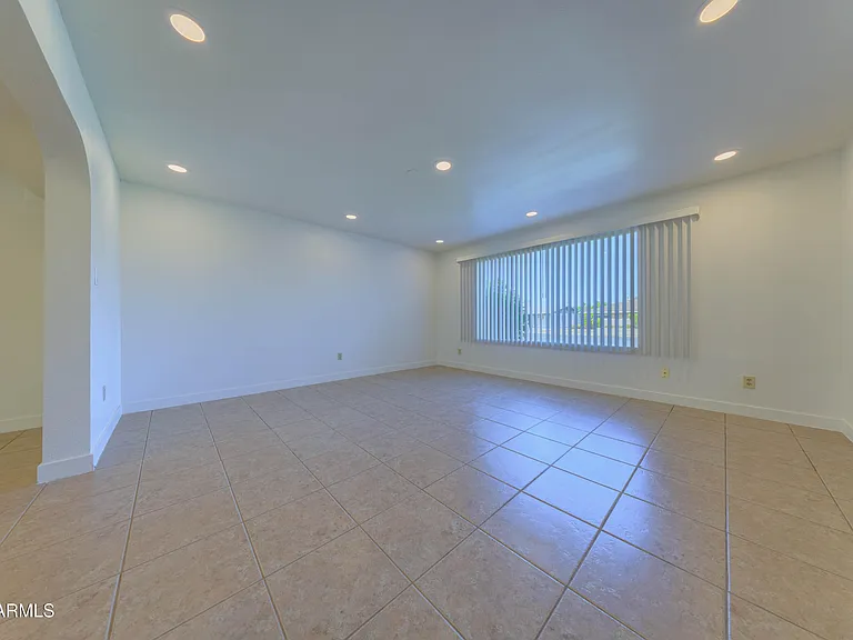 4558 N 15th Ave — Photo 8