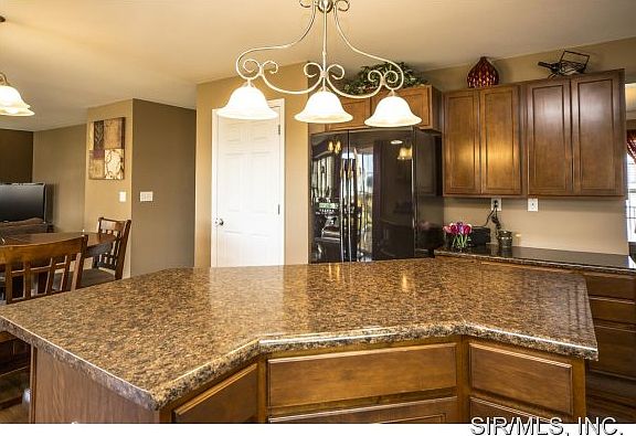 3rd image of 748 Willow Spring Hill Dr