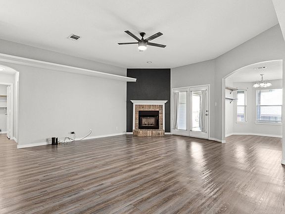 4th image of 4305 Maggie Dr