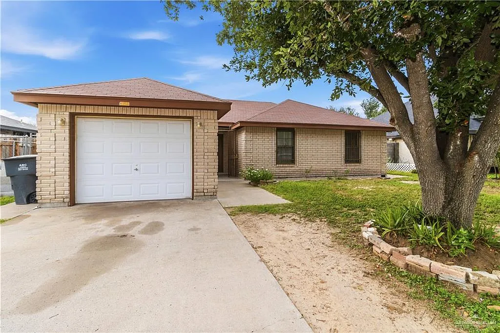 3 bed, 2.0 bath, 1188 sqft, $1,300 — Photo 2