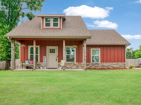 130 Fairview St, Blossom, TX 75416