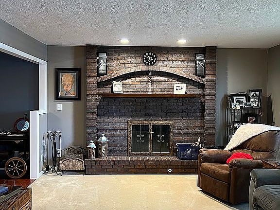 4th image of 211 W 36th St