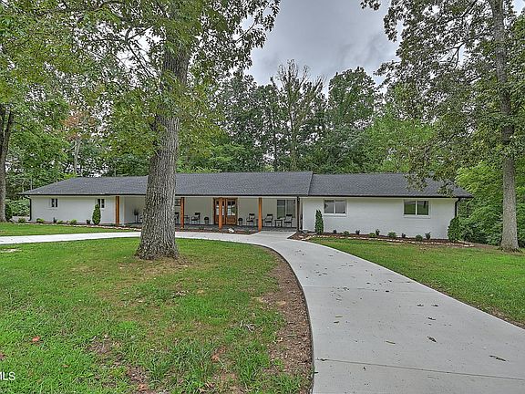 3rd image of 131 Lake Meadow Dr