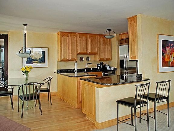 4th image of 1030 N State St #26EF