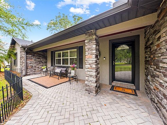 5th image of 2094 Camelot Blvd