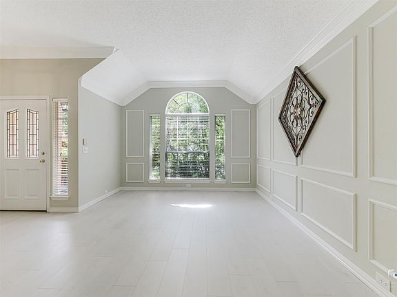 5th image of 2612 Ridgewood Dr