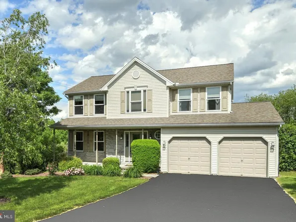 220 Sunset Cir, Red Lion, PA 17356