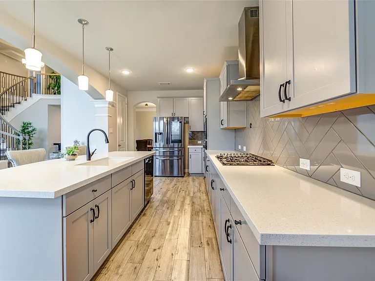 2727 Camellia Ave — Photo 16