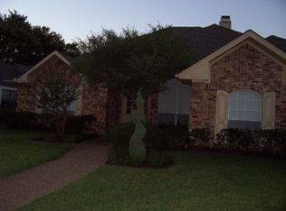 712 Cimarron Trl, Irving, TX 75063