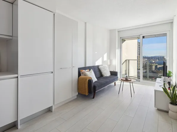 180 E 2nd Ave #611, Vancouver, BC V5T 0K4