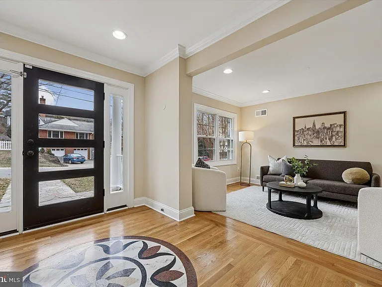 4902 Derussey Pkwy — Photo 4