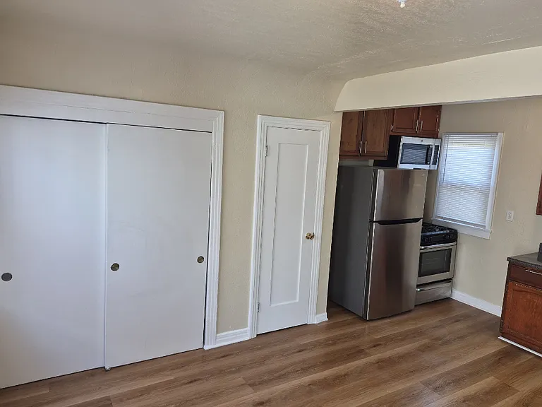 1502 W 62nd St — Photo 1
