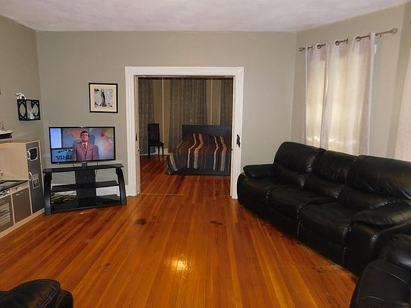 4th image of 2 Town Hill St #1