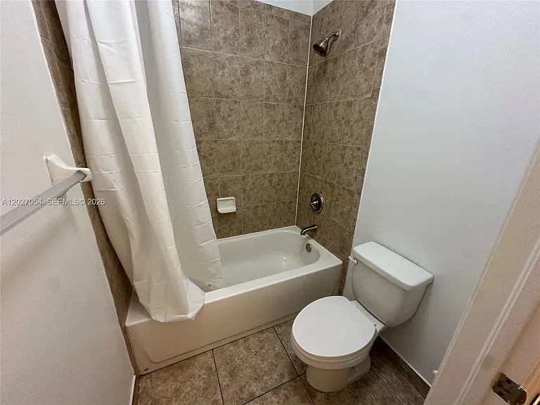 1035 NE 10th Ave #1 — Photo 19