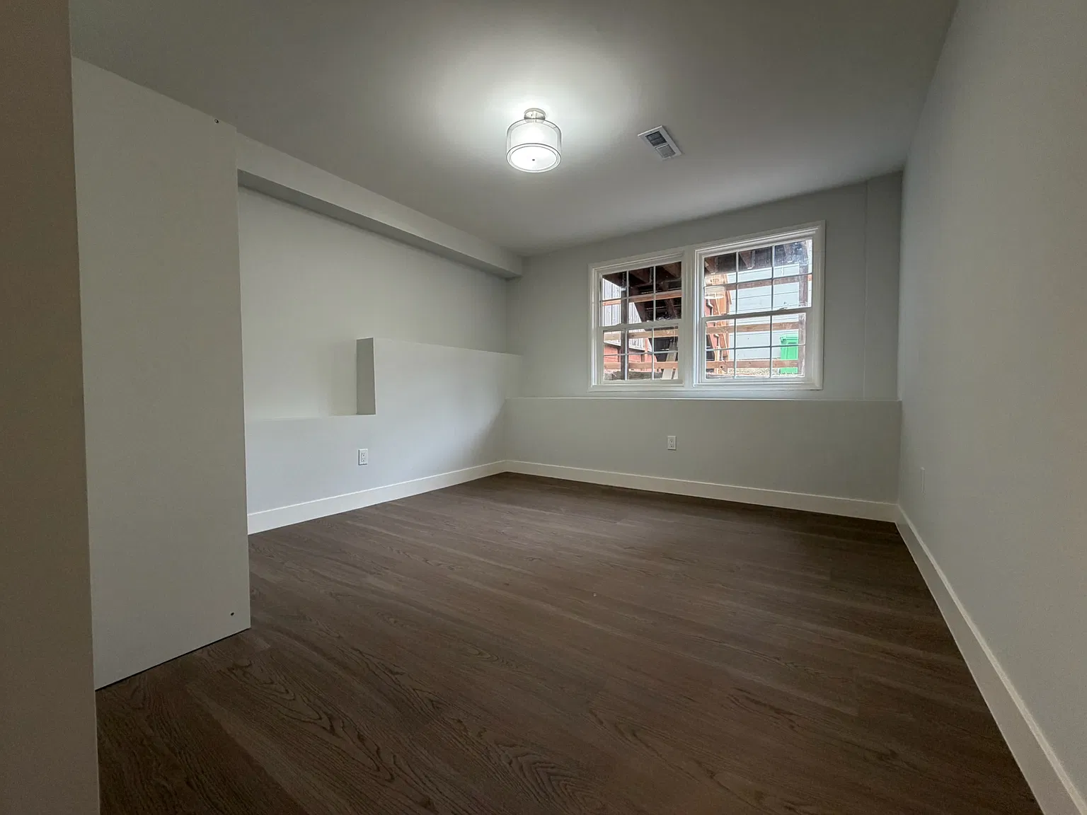 2 bed, 700 sqft, $3,600 — Photo 4