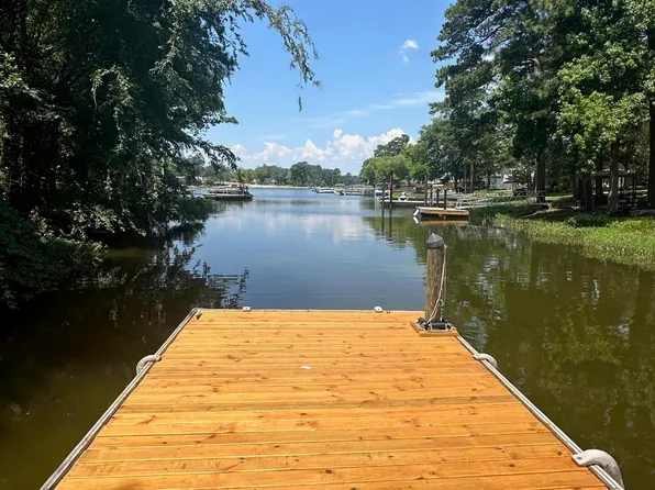 520 S Point Dr, Gilbert, SC 29054