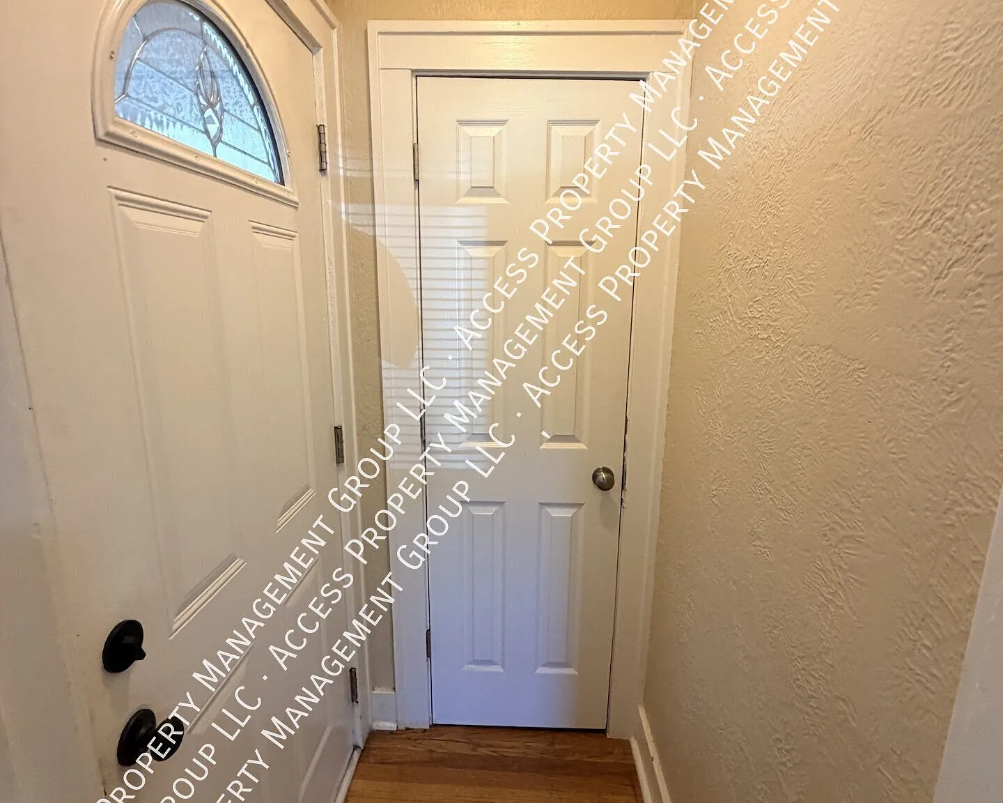 Great NW Side Home with Garage by Valley Field — Photo 4