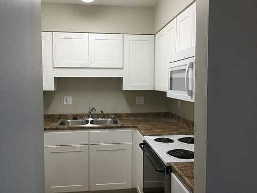 4th image of 427 6th Ave W
