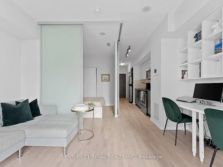 103 The Queensway #1307 — Photo 16