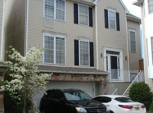 95 Arrowgate Dr, Randolph, NJ 07869