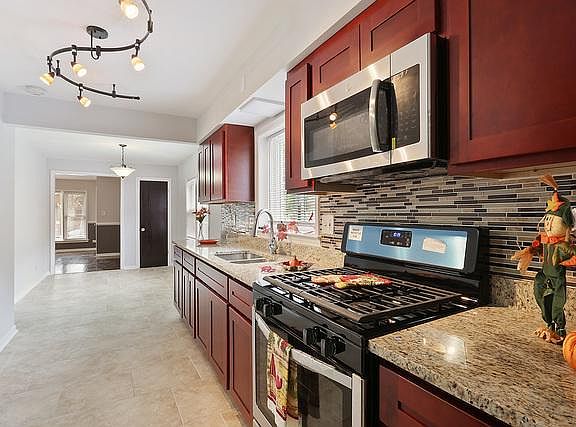 4th image of 6833 S Maplewood Ave #1