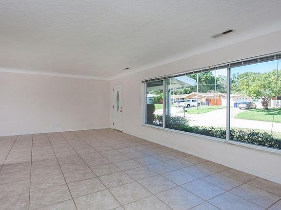 4th image of 1279 Fairway Dr
