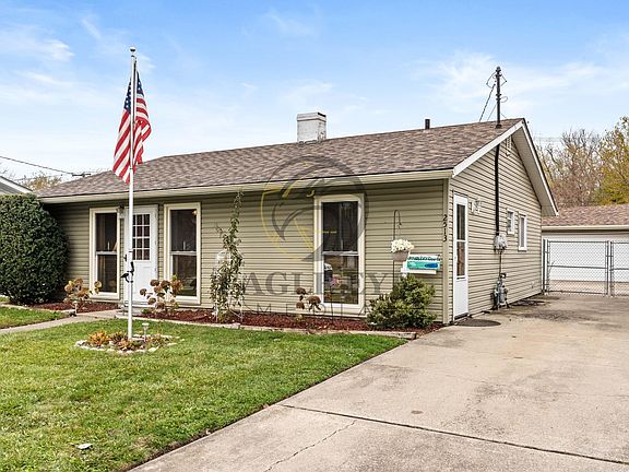 3rd image of 2513 River Dr