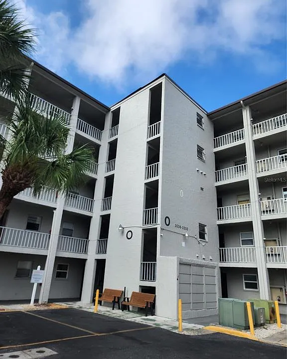 3064 Lake Bayshore Dr #115
