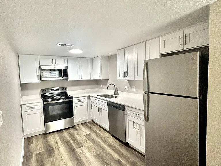 Athena Garden Apartments — Photo 29
