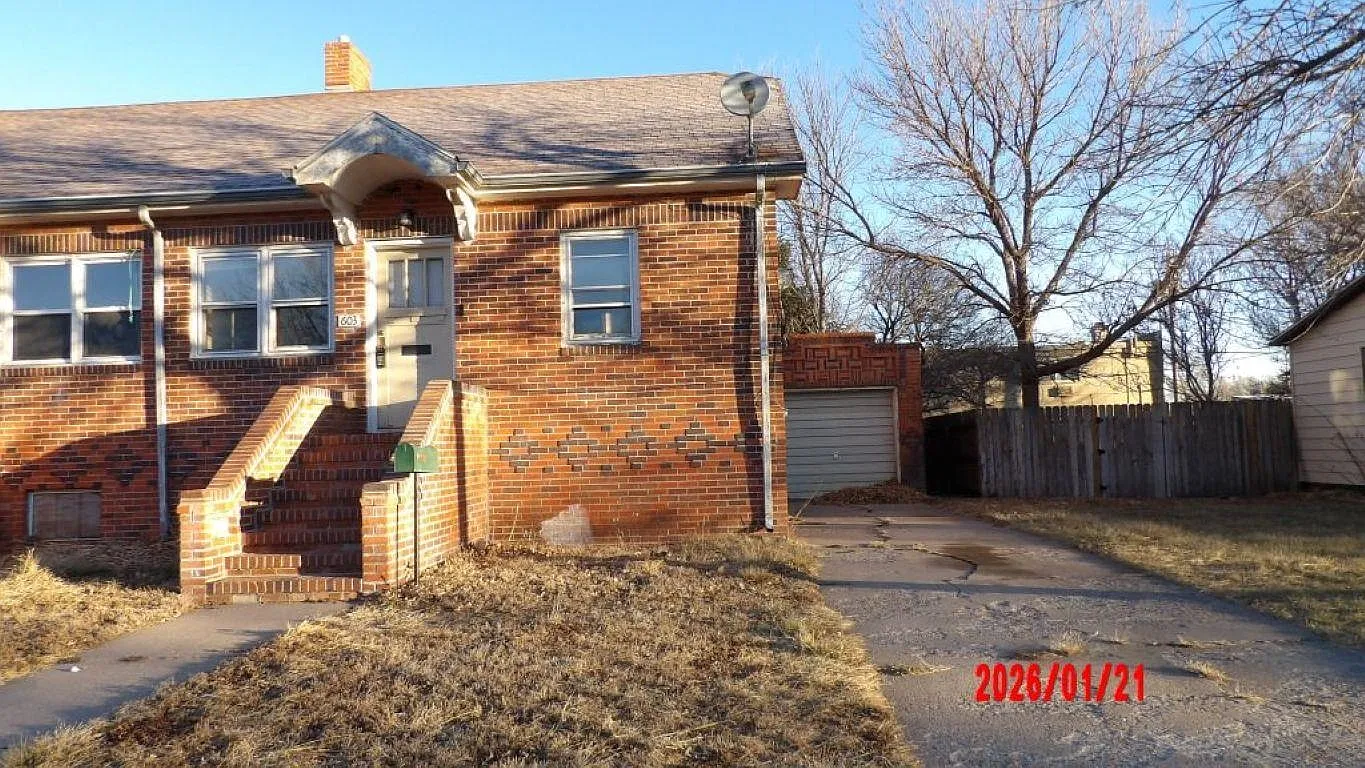 2 bed, 704 sqft, $695 — Photo 1