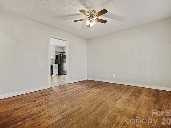 5th image of 3736 Durham Ln