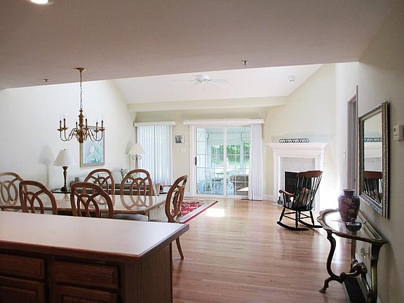 4th image of 34 Hillside Village Dr