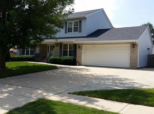 4705 Crystal Trl, McHenry, IL 60050