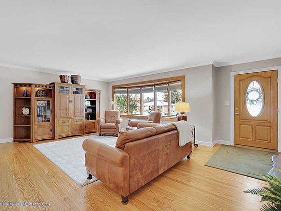 5th image of 44 Rosemont Ave