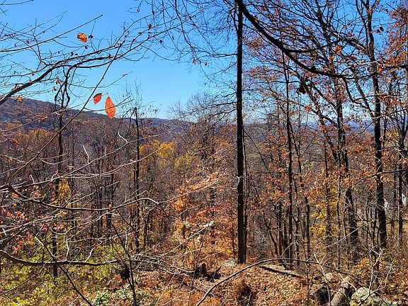 4th image of 4460 Middlepoint Rd