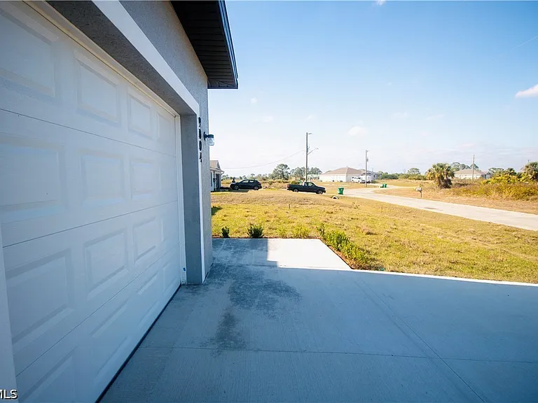 9004 W Justice Cir — Photo 38