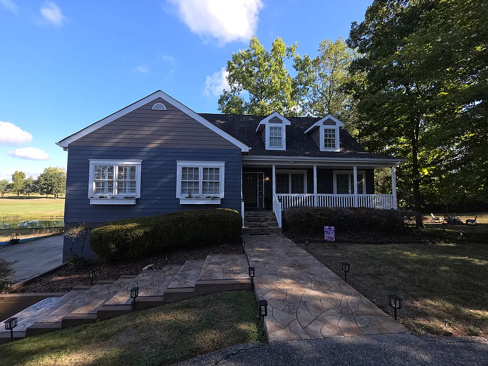 201 Spyglass Ln