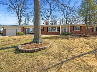 38 Blackthorn Dr, Saint Louis, MO