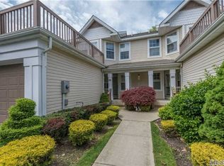 61 Commodore Cir, Port Jefferson Station, NY 11776