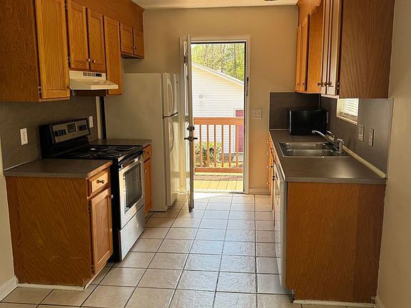 4th image of 1726 18th Ave NE