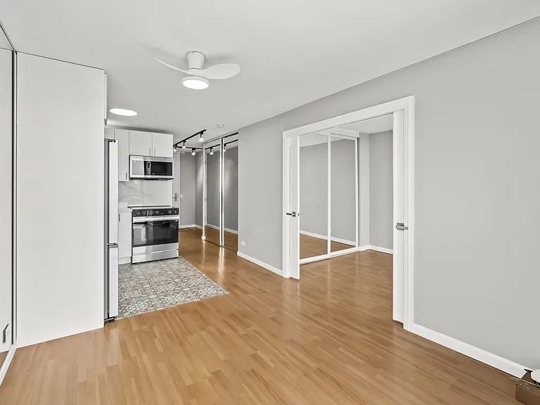 4343 N Clarendon Ave #2401 — Photo 8