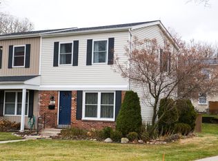 916 Little Hill Ct, Rochester Hills, MI 48307