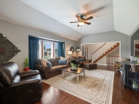 5th image of 502 Sugarland Dr