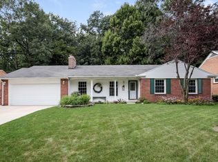 1107 Maplegrove Dr NW, Grand Rapids, MI 49504