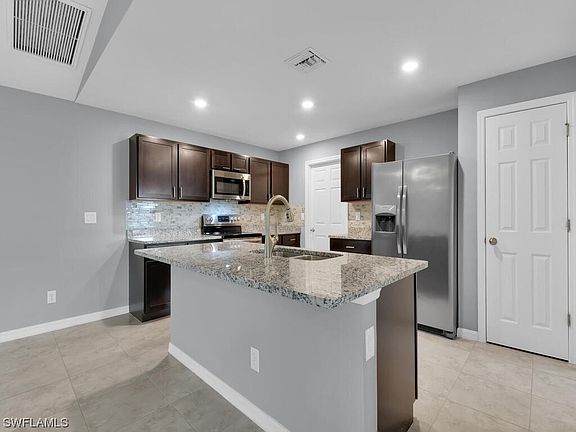 4th image of 2202 NW 9th Pl