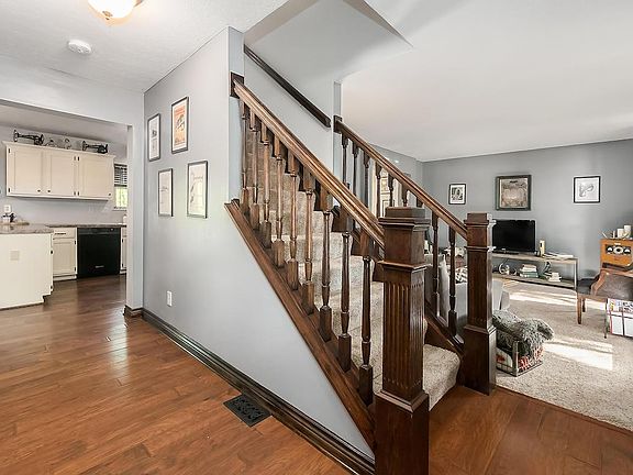 3rd image of 4665 Helmsbridge Ct