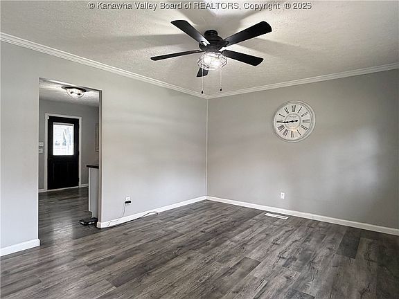 3rd image of 205 Sun Valley Dr