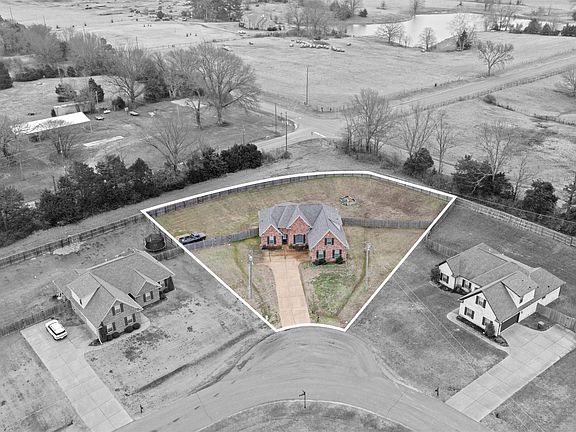 3rd image of 214 Eagle View Dr