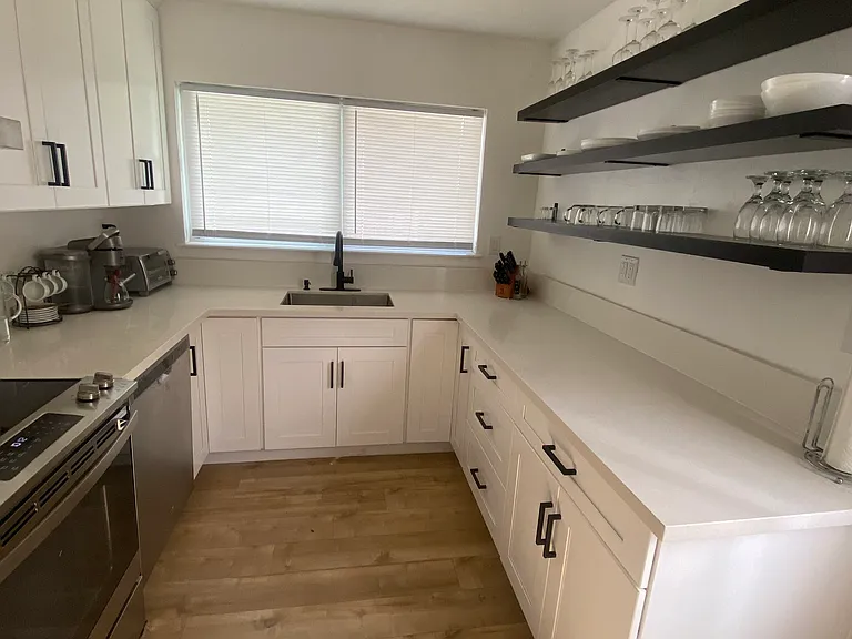 Hibiscus Dr — Photo 10