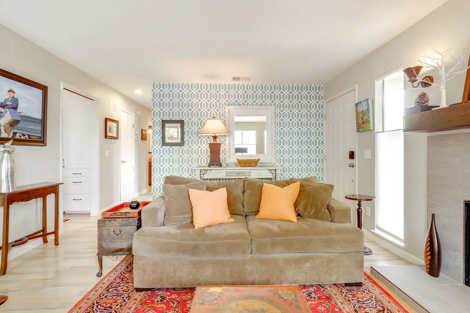 2 bed, 2.0 bath, 979 sqft, $4,660 — Photo 3